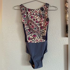 Beautiful Eleve Leo!  Hardly worn, xs